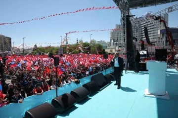 Başkan Büyükkılıç, Büyük Kayseri Mitingi’nde konuştu
