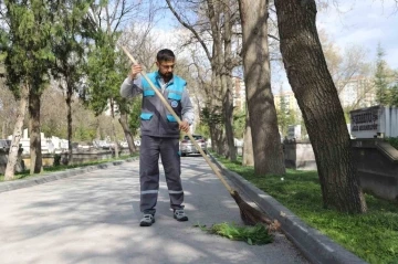 Başkan Büyükkılıç: “Mezarlıklarda bayram hazırlığını tamamladık”
