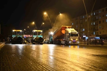 Başkan Büyükkılıç, personelin gece mesaisini yerinde inceledi
