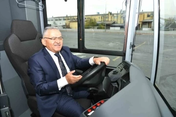 Başkan Büyükkılıç: &quot;15 adet yeni elektrikli körüklü otobüslerimiz hayırlı olsun&quot;
