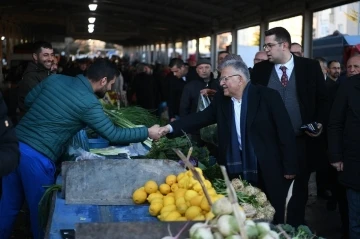 Başkan Büyükkılıç’tan Esenyurt Semt Pazarı’na ziyaret
