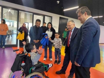 Başkan Büyükkılıç’tan gönül belediyeciliğinin en güzel örneklerinden Engelsiz Yaşam Merkezi’ne ziyaret
