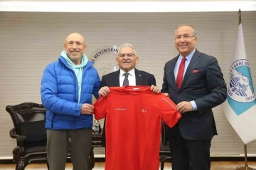 Başkan Büyükkılıç, Türkiye Tenis Federasyonu Başkanı Durmuş ile spor şehri Kayseri’ye yakışacak projeleri istişare etti
