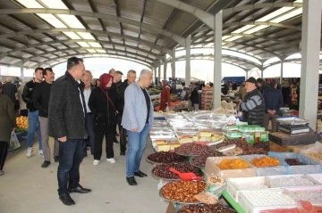 Başkan Çalışkan, pazar esnafı ve vatandaşlarla bir araya geldi
