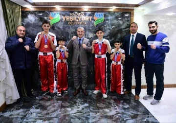 Başkan Çınar, şampiyon sporcuları ağırladı
