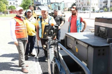 Başkan Çolakbayrakdar:  “İlçenin dört bir yanında asfalt ihtiyacını çözüme kavuşturuyoruz”
