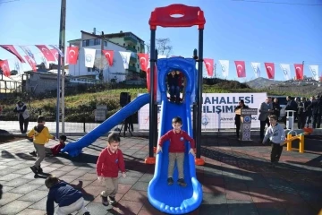 Başkan Genç, öğrencilere karne hediyesi olarak Akyazı Çocuk Parkı’nı hizmete açtı
