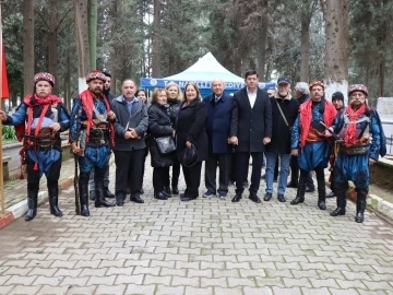 Başkan Özcan, Demirci Mehmet Efe’yi vefatının 62’nci yılında unutmadı
