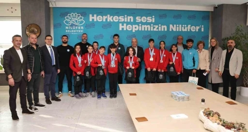 Başkan Şadi Özdemir başarılı sporcuları ağırladı