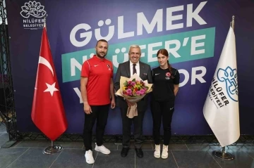 Başkan Şadi Özdemir bir günde bin 400 kişiyi ağırladı
