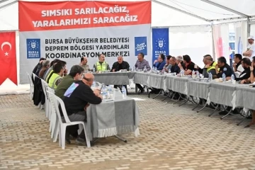 Başkan Savran: &quot;Tüm gücümüzle deprem bölgesindeyiz&quot;