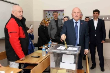 Başkan Sekmen oyunu kullandı
