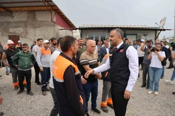 Başkan Toptaş, belediye çalışanlarını ziyaret etti
