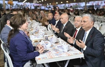 Başkan Uysal: “Etle tırnak gibi olalım”
