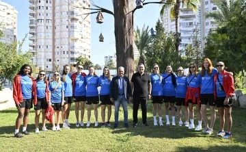 Başkan Uysal, ‘Voleybolda rüyalar şehrinin, rüya takımı olabiliriz’
