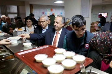 Başkan Yalçın ve Kaymakam Dönmez depremzedelerle iftar sofrasında
