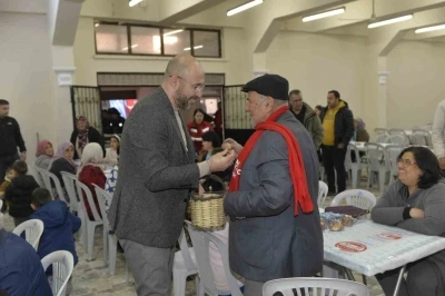 Başkan Zencirci iftarda vatandaşlara incir ikramında bulundu
