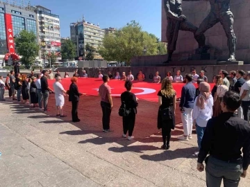 Başkent’te şehitlerimiz için saygı duruşu