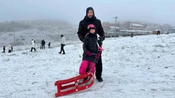 Başkentte beklenen kar yağışının tadını minikler çıkardı
