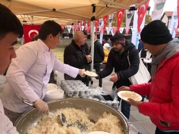 Başkentte pilav yeme günü düzenlendi
