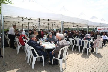 Başköy’deki “Dede Helvası” geleneğinde helvalar şifa için yenildi