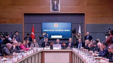 Başörtüsüne yönelik Anayasa değişikliği teklifi, Anayasa Komisyonunda