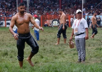 Başpehlivan Mustafa Taş altın kemere veda etti
