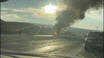 Seyir halindeki tır alev topuna döndü