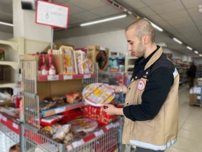 Bayburt’ta marketlerde Ramazan denetimi yapıldı
