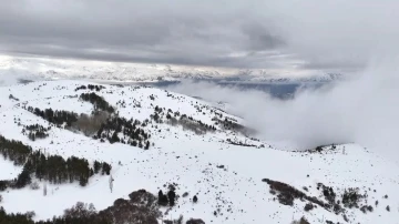 Bayburt’un yüksek kesimleri karla kaplandı
