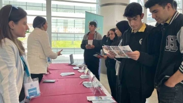 Bayburt Üniversitesi aday öğrencilerle bu kez Erzincan’daki tanıtım fuarında buluştu
