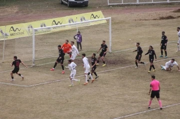 Bayburtspor 10 kişi kalan Isparta’ya 1-0 yenildi