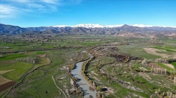 Bayburt'ta ilkbahar yağışlarıyla dolan baraj ve göletler çiftçiye umut oldu