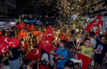 Bayraklı’da Zafer Bayramı coşkusu
