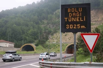 Bayram tatilinde Bolu Dağı Tüneli’nden 1 milyon 21 bin 945 araç geçiş yaptı
