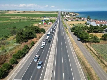 Bayram trafiği dron kamerasında: İstanbul-Tekirdağ yolunda büyük yoğunluk
