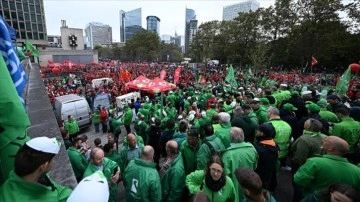 Belçika'da binlerce kişi protestolara kısıtlama getiren yasa tasarısına karşı yürüdü