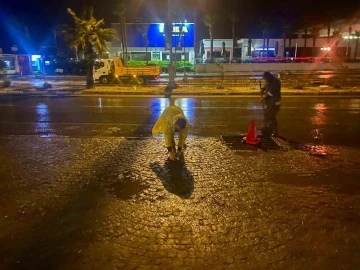 Belediye ekiplerinin yağış mesaisi
