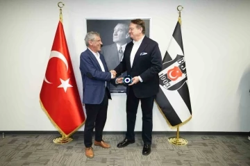 Beşiktaş Başkanı Hasan Arat, Fernando Santos ile vedalaştı
