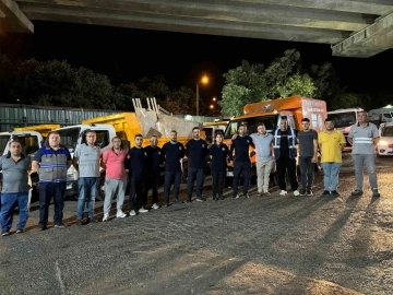 Beşiktaş Belediyesi İzmir’deki orman yangınına destek için gece yola çıktı
