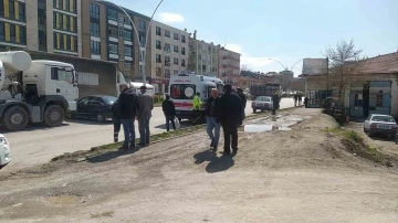 Beton mikseri otomobil ile çarpıştı
