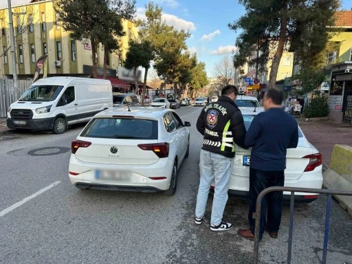 Trafiği tehlikeye düşüren 2 sürücü yakalandı