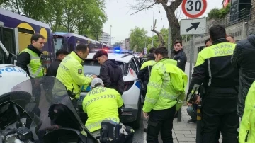 Beyoğlu’nda polise mukavemet gösteren şahısların üzerinden bıçak çıktı
