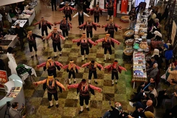 Beypazarı Belediye Başkanı Kaplan, seymenlerle birlikte Ankara havası oynadı
