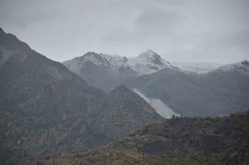 Beytüşşebap’ta dağlar beyaza büründü
