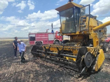 Biçerdöver yangınında arpa ekili 25 dönüm tarla zarar gördü
