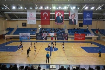 Bilecik Belediye Spor Kadın Voleybol Takımı :3 Ada Spor:0
