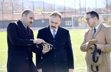 Futbol sahası yenileniyor