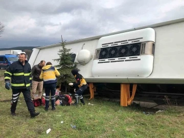 Bursa'ya gelen yolcu otobüsü kaza yaptı, 1’i ağır 12 yaralı