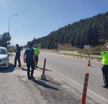 Bilecik’te trafik denetimlerinde 62 araç sürücüsüne 83 bin 381 TL para cezası
